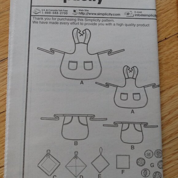 Child and Adult Apron & Play Food Cookies Toys Sewing Pattern Simplicity 2492 UC - Picture 9 of 12